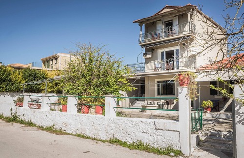 Lixouri House | Nomadē - 2BR Bright Maisonette - Garden View - Lixouri, Kefalonia - 4 Guests