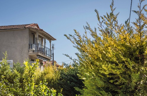 Lixouri House | Nomadē - 2BR Bright Maisonette - Garden View - Lixouri, Kefalonia - 4 Guests