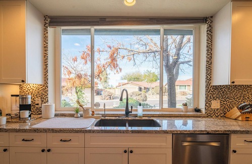 Paradise Valley Village House | Nomad Gamer Pad- A Mountain Reserve Home w/Pool, Spa, Esports Arena & Squat Gym