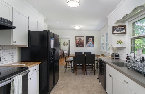 Old Fort House | Nomad Retreat Pet-Friendly, Hot Tub & Mountain View