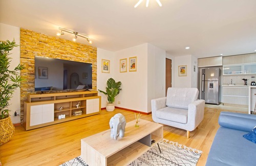 El Poblado Apartment | Nomad's Dream Condo el Poblado 300MBS, Pool, Gym