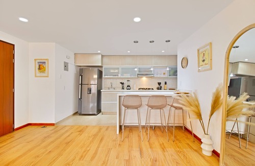 El Poblado Apartment | Nomad's Dream Condo el Poblado 300MBS, Pool, Gym