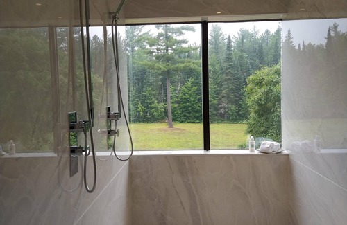 Harcourt Resort | Nomi - 305 Queen Studio (Family Room)