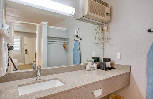 San Luis Obispo House | Non-Smoking 2 Queen Beds