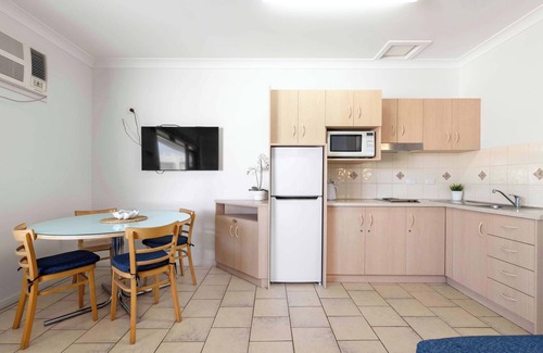 Glenelg Apartment | Nora's Nook: 1 BDRM Glenelg
