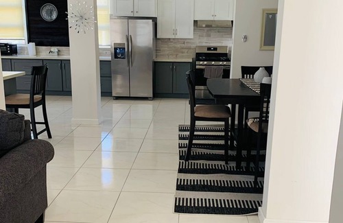 St. George's House | Norahs Egmont, Spacious Modern Home, with Ocean and Mountain View