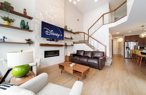 West Edmonton House | Nordic Oasis near WEM | Hot Tub, 2 Lounges, King Ensuite Sleeps 10