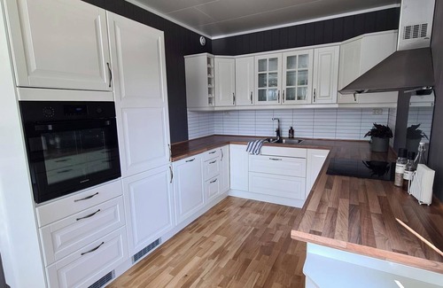 Tromso Apartment | Norhernlight Luxus home -5 min AirPort-free park