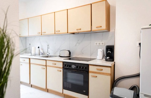 Goethestraße Apartment | North apartment 4 I 2 rooms with WLAN & Smart TV