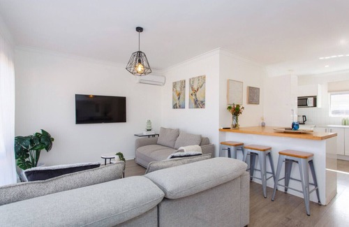 North Beach Apartment | North Beach Nest – Walking Distance to North Beach