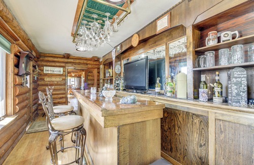 Casselton House | North Dakota Log Home w/Private Deck & Sauna!