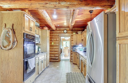 Casselton House | North Dakota Log Home w/Private Deck & Sauna!