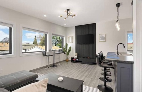 Northeast Minneapolis Apartment | North-east arts district loft