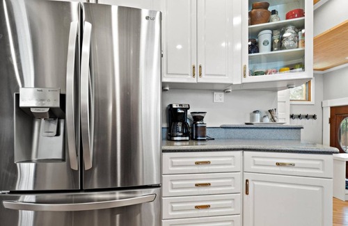 North End House | North End Cottage! Walk the Tree-lined Neighborhood to Hyde Park + Camel's Back Park