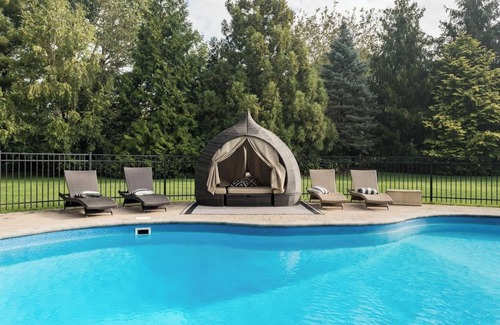 Laurel House | North Fork Oasis: Heated Pool, Hot tub