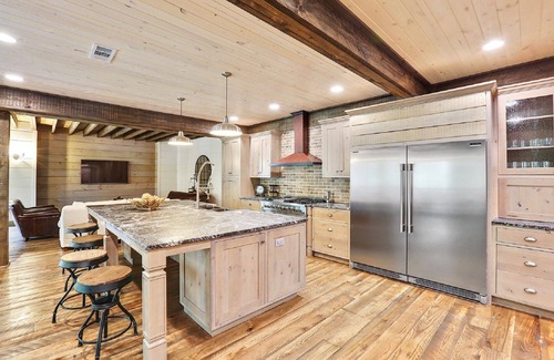 Cumming House | North Georgia Boat Club "Timber Estate" Executive Retreat & Family Vacation Spot