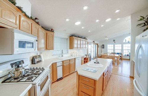 North Lakeport House | North Lakeport Home on Clear Lake: Boat + Unwind!