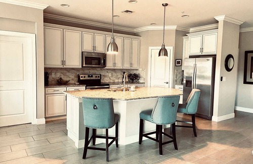 Naples Condo | North Naples Luxury Condo - west of I-75 - close to the best of Naples!