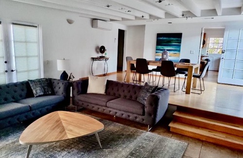 La Jolla Mesa House | North Pacific Beach Hideaway, shops nearby,1 km from the beach.