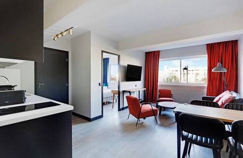 Combat Apartment | North Paris Suite