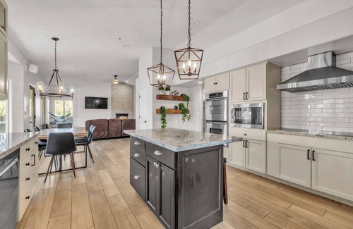 North Scottsdale House | North Scottsdale Golf & Pool Retreat Sleeps 11