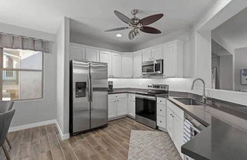 Kierland Condo | North Scottsdale-Luxurious, newly-renovated condo, great location in Kierland