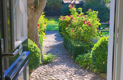 Midlum House | North Sea - Dream vacation in a Frisian house with thatched roof, whether single, couple, family