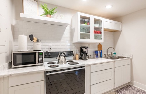 North Chattanooga House | North Shore 2 Bedroom Private Entrance