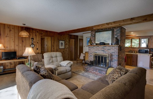 Empire Cottage | North Shore Little Glen Lake Cottage