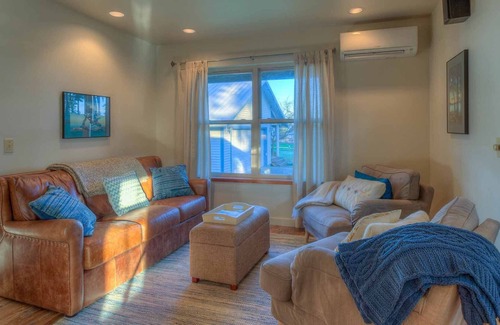 Eastsound Cottage | North Shore Retreat: Community Dock, Beach, Tennis, Pickleball Courts