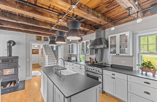 Moscow House | North Slope Haus - Modern 3BR, Hot Tub, Gym & Bar