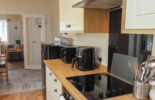 Loftus House | NORTH TERRACE, pet friendly, character holiday cottage in Loftus