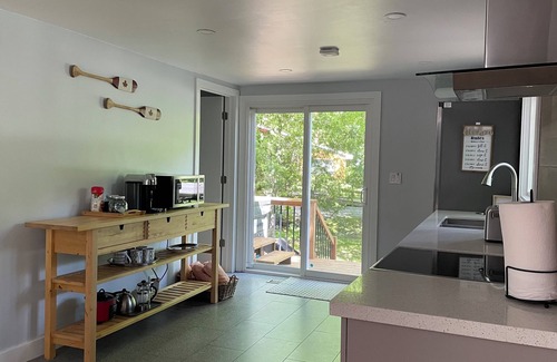 Bobcaygeon Cottage | Northern Cottage with Hot Tub, Trent Lakes