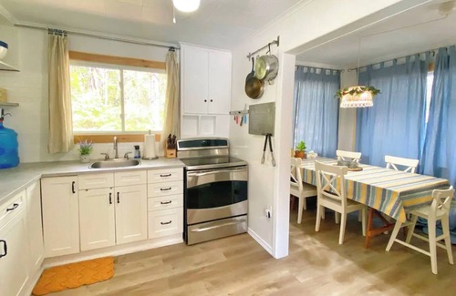 Huntsville Cottage | Northern Escape to Muskoka - Waterfront Cottage in the trees - Casa Riverside