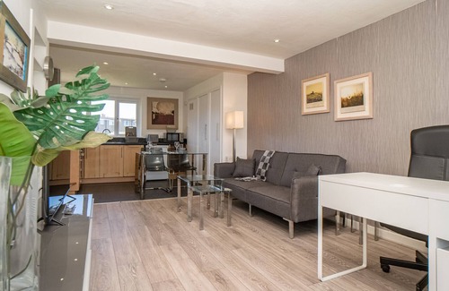 Duddingston Apartment | Northfield 1 Bedroom Apartment with Sofa Bed - Edinburgh