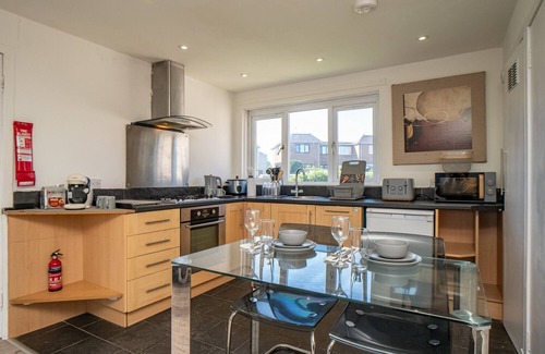 Duddingston Apartment | Northfield 1 Bedroom Apartment with Sofa Bed - Edinburgh