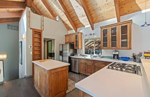 Lake Forest House | Northlake Escape and Outlook – Bike or Walk to Lake, Trails, Downtown Fun!