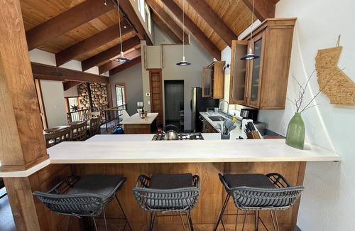 Lake Forest House | Northlake Escape and Outlook – Bike or Walk to Lake, Trails, Downtown Fun!