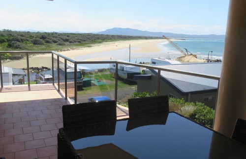 South West Rocks Apartment | NORTHPOINT UNIT 6 - 100 METRES TO THE BEACH
