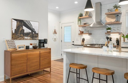 North Chattanooga House | Northshore Urban Hive - Spacious House with EV Charging