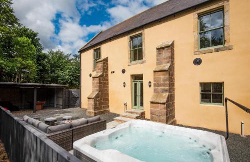 Old Bewick House | Northumberland Hot Tub Haven for 10 in 5 ensuite bedrooms