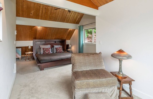 Poulsbo House | Northwest Chalet on Private Pond