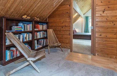 Poulsbo House | Northwest Chalet on Private Pond