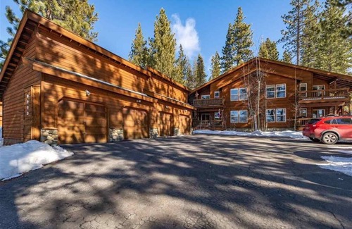 Truckee House | Northwoods Condo - by Tahoe Getaways- 2 BR MONTHLY Rental - Walk to HOA Pool, Gym, Tennis