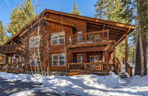 Truckee House | Northwoods Condo - by Tahoe Getaways- 2 BR MONTHLY Rental - Walk to HOA Pool, Gym, Tennis