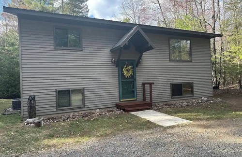 Lake Tomahawk Cabin | Northwoods getaway! Cozy 3-bedroom cabin in peaceful Lake Tomahawk with WiFi.