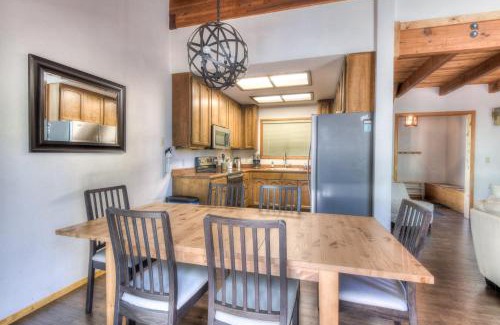 Truckee House | Northwoods Hangout Near Tahoe Donner