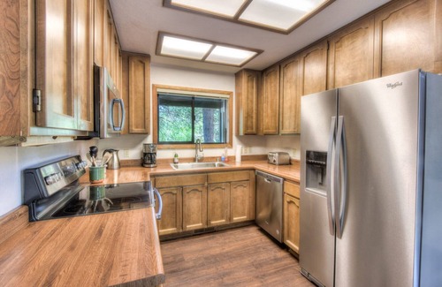 Truckee House | Northwoods Hangout | Near Tahoe Donner