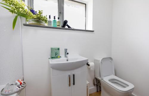 Norwich House | Norwich - House - Sleeps 7 - Parking - Garden