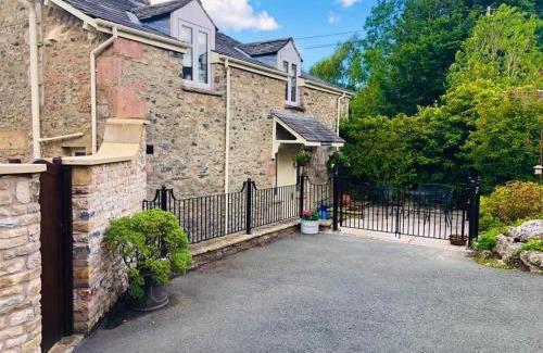 Casterton House | Norwood Cottage